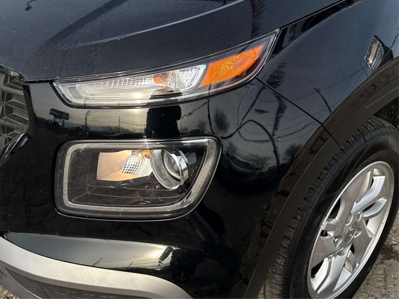 2024 Hyundai Venue POWER & HEATED SEATS LOW KMS WE FINANCE ALL CREDIT Photo