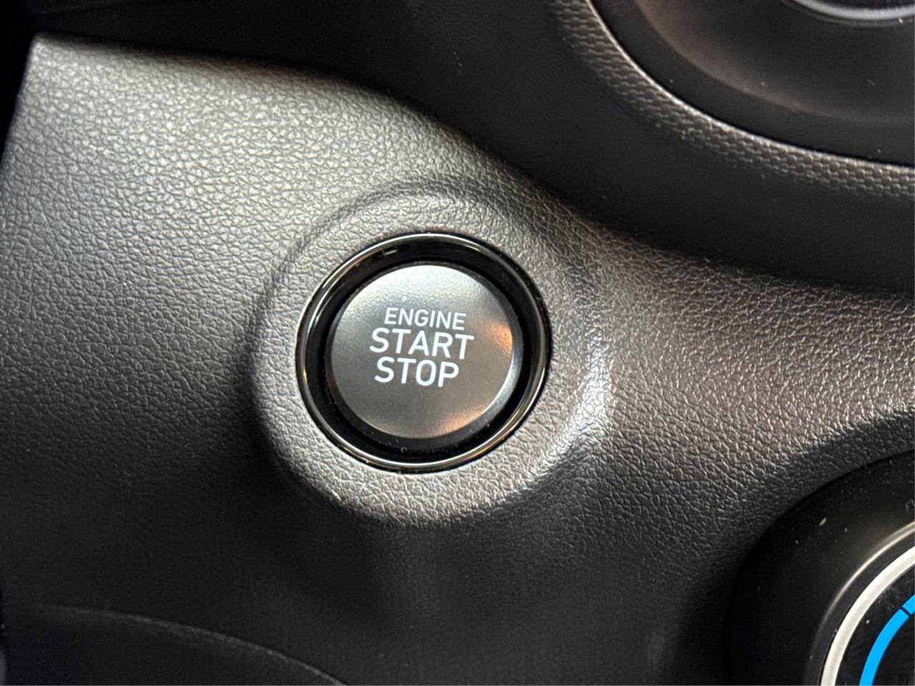 2024 Hyundai Venue POWER & HEATED SEATS LOW KMS WE FINANCE ALL CREDIT Photo