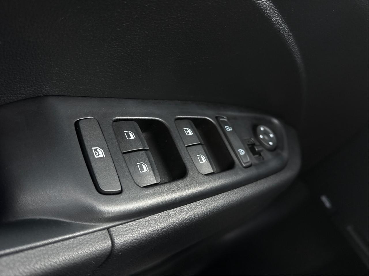 2024 Hyundai Venue POWER & HEATED SEATS LOW KMS WE FINANCE ALL CREDIT Photo