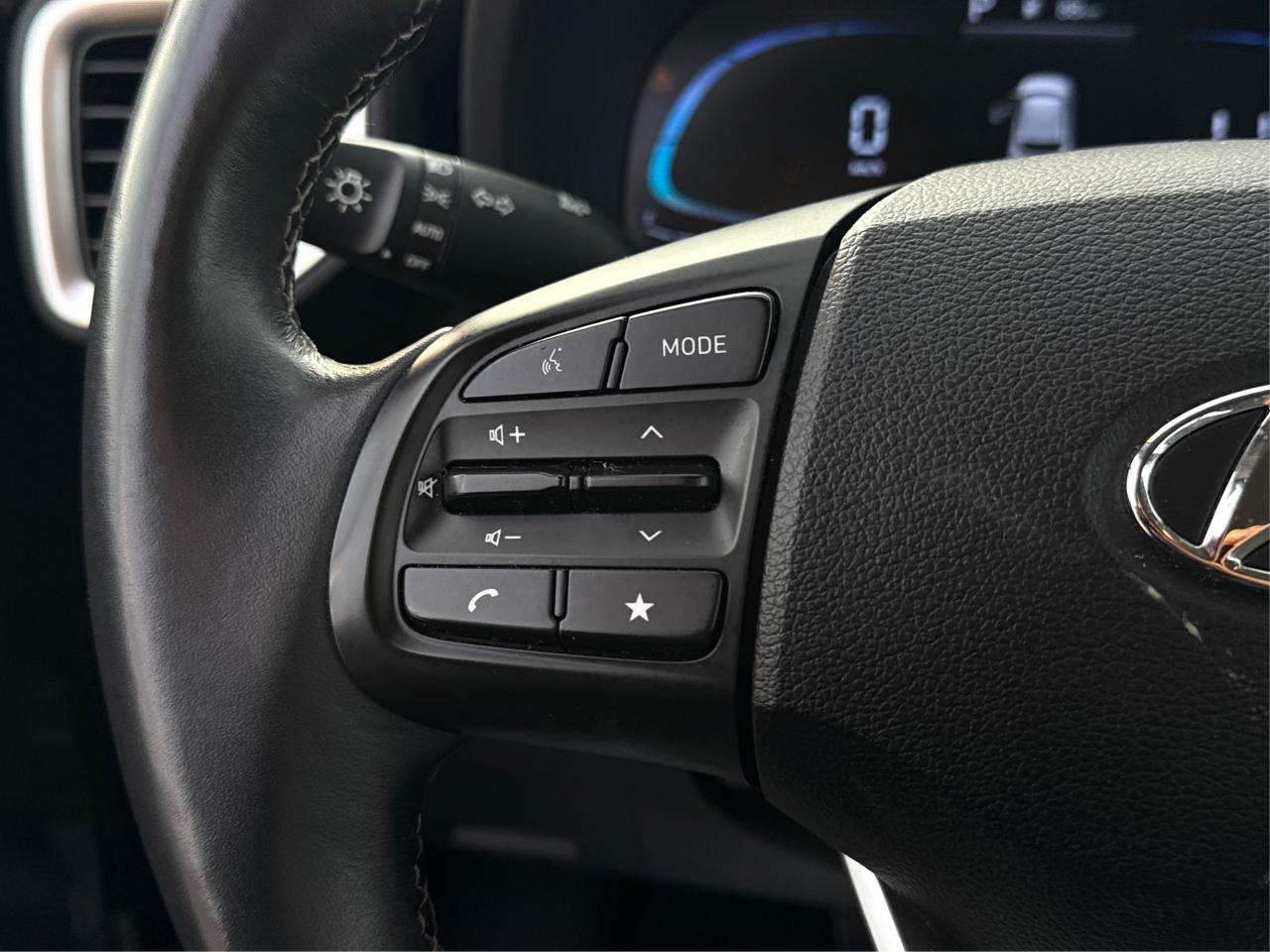 2024 Hyundai Venue POWER & HEATED SEATS LOW KMS WE FINANCE ALL CREDIT Photo