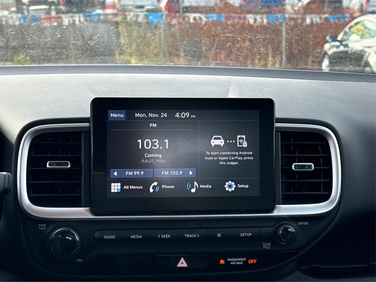 2024 Hyundai Venue POWER & HEATED SEATS LOW KMS WE FINANCE ALL CREDIT Photo