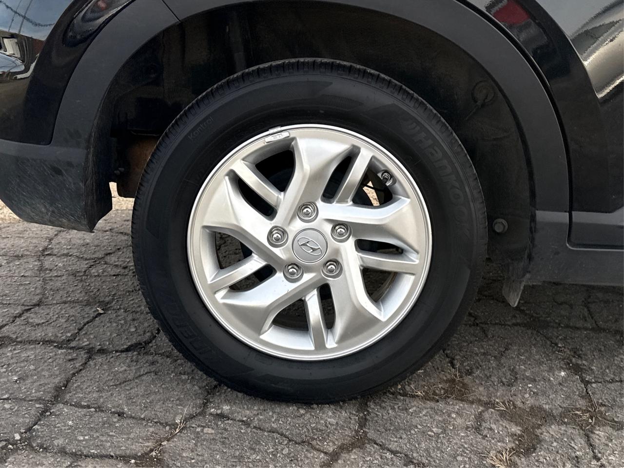 2024 Hyundai Venue POWER & HEATED SEATS LOW KMS WE FINANCE ALL CREDIT Photo