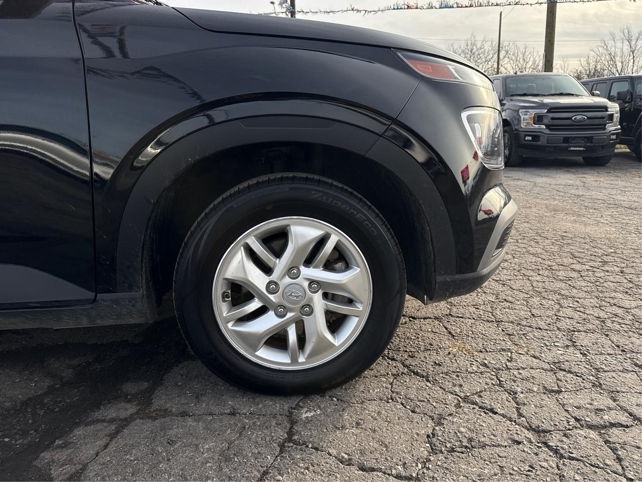 2024 Hyundai Venue POWER & HEATED SEATS LOW KMS WE FINANCE ALL CREDIT Photo