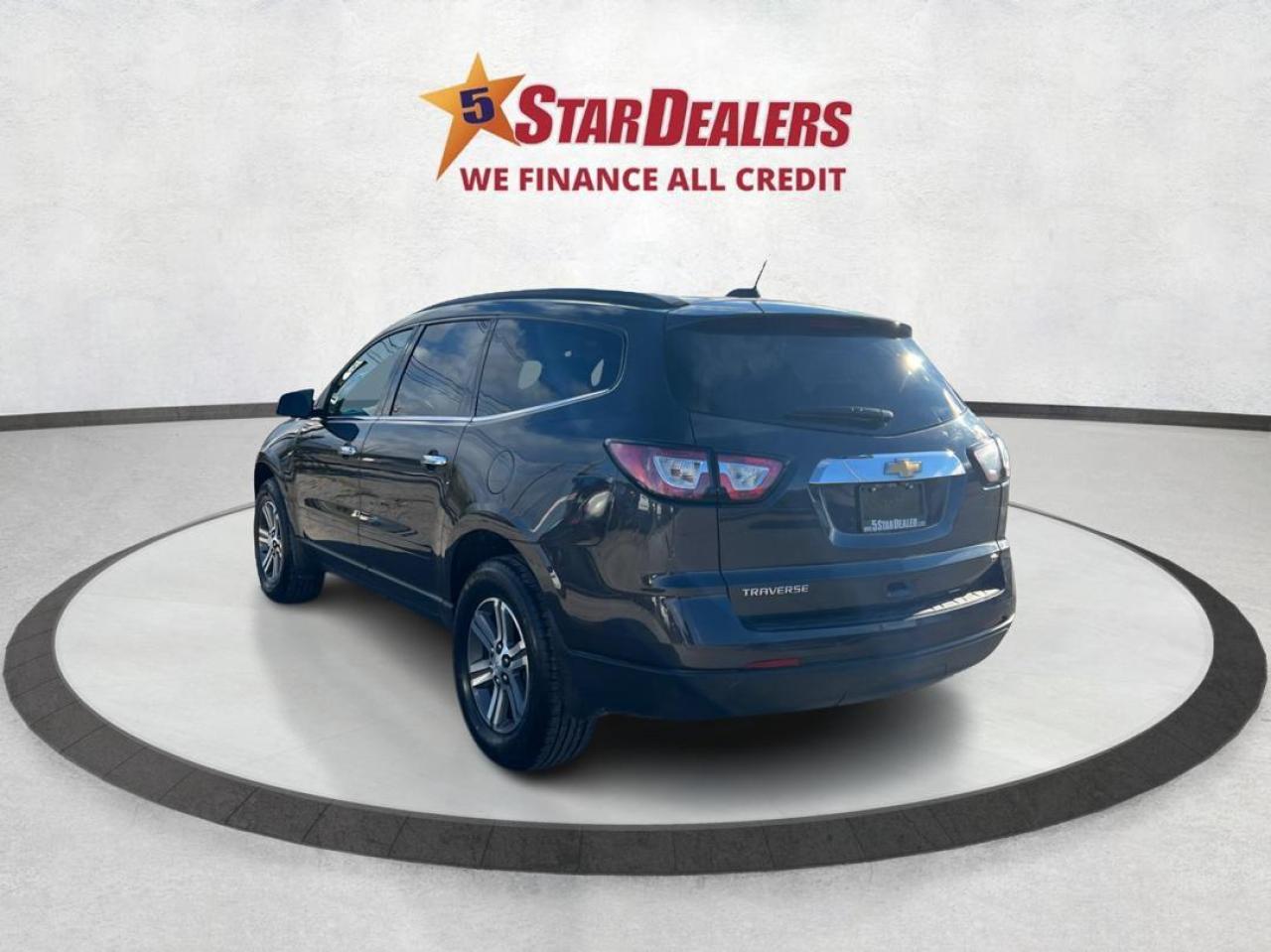 2017 Chevrolet Traverse LT w-2LT PANO 7 SEATS 1OWNER WE FINANCE ALL CREDIT Photo4