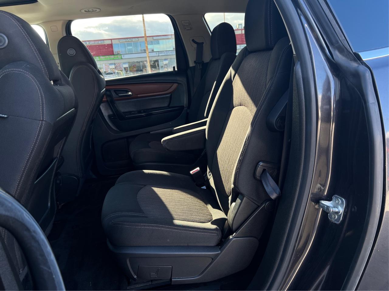 2017 Chevrolet Traverse LT w-2LT PANO 7 SEATS 1OWNER WE FINANCE ALL CREDIT Photo