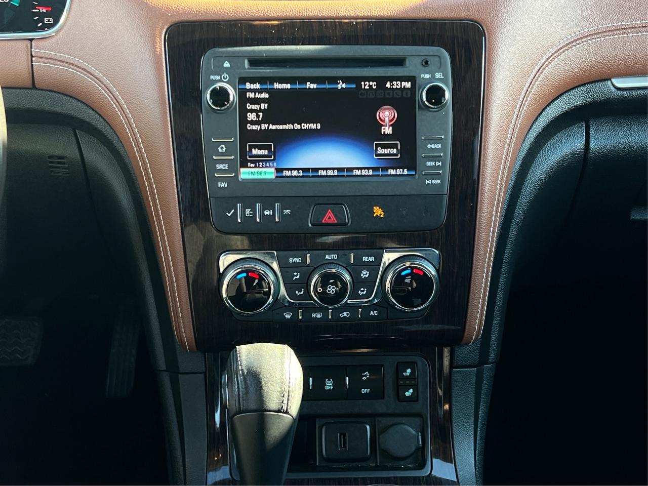 2017 Chevrolet Traverse LT w-2LT PANO 7 SEATS 1OWNER WE FINANCE ALL CREDIT Photo