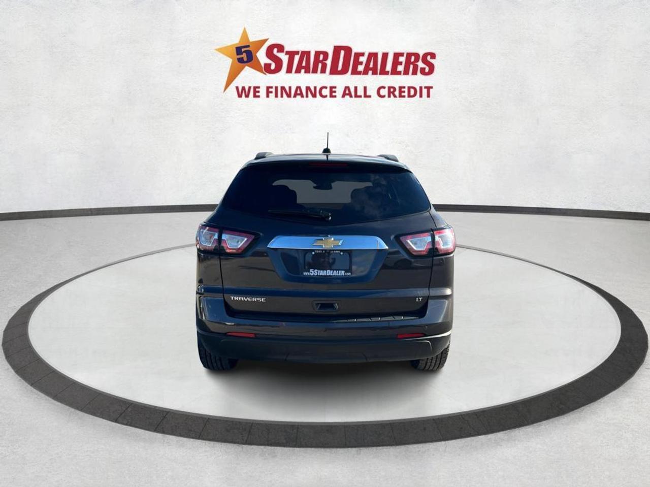 2017 Chevrolet Traverse LT w-2LT PANO 7 SEATS 1OWNER WE FINANCE ALL CREDIT Photo