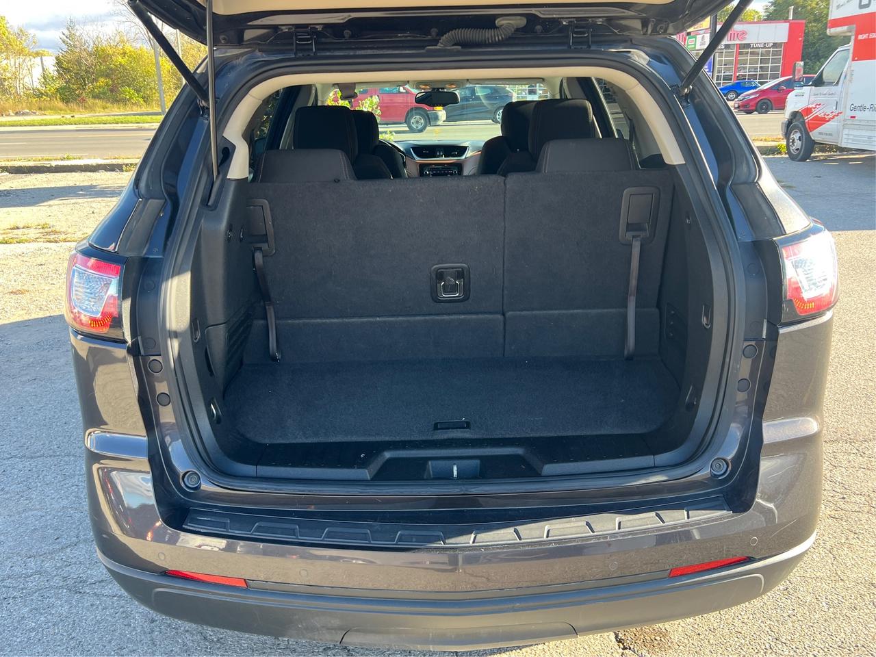 2017 Chevrolet Traverse LT w-2LT PANO 7 SEATS 1OWNER WE FINANCE ALL CREDIT Photo