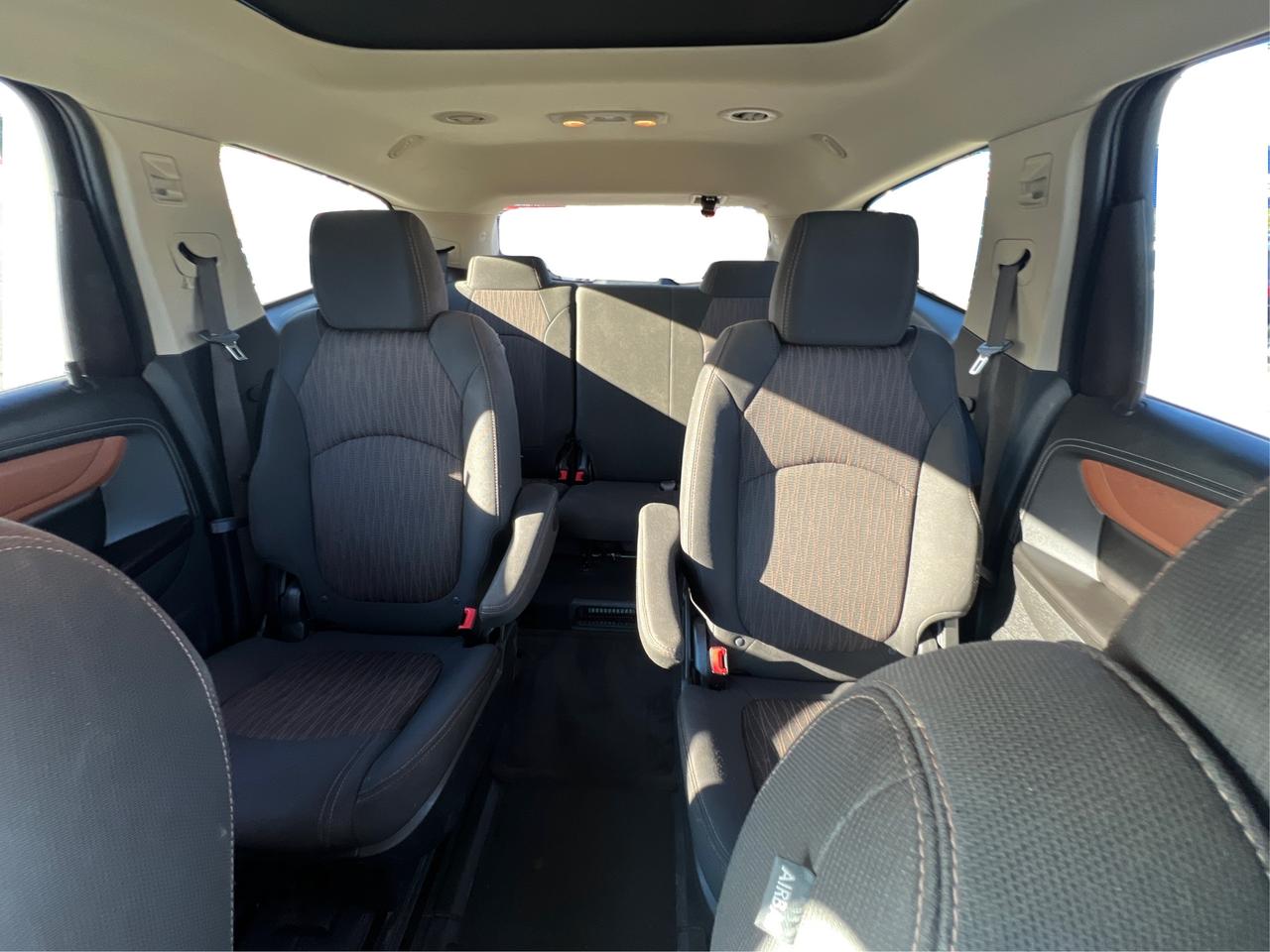 2017 Chevrolet Traverse LT w-2LT PANO 7 SEATS 1OWNER WE FINANCE ALL CREDIT Photo