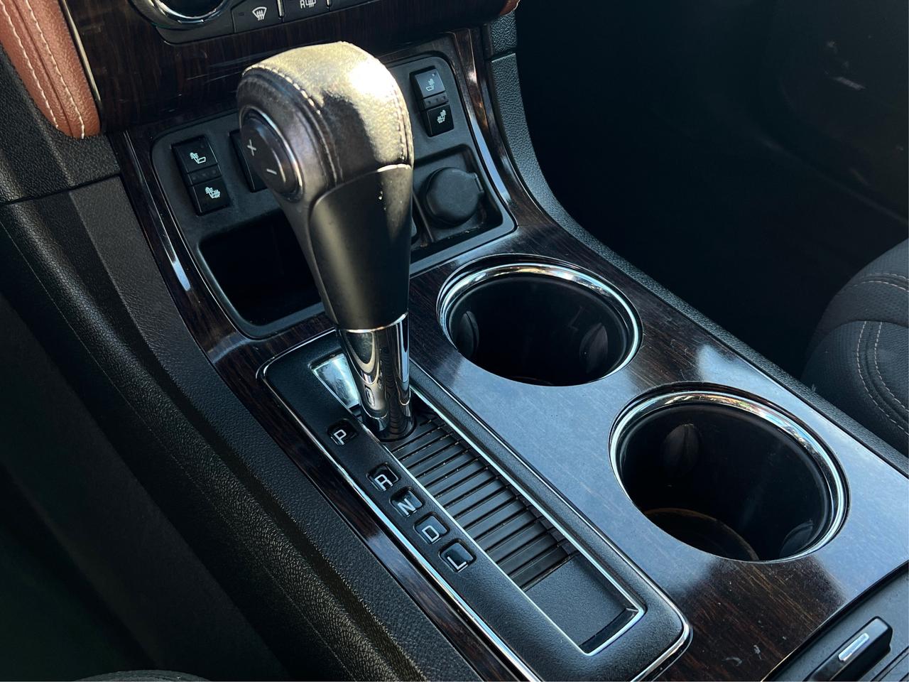 2017 Chevrolet Traverse LT w-2LT PANO 7 SEATS 1OWNER WE FINANCE ALL CREDIT Photo