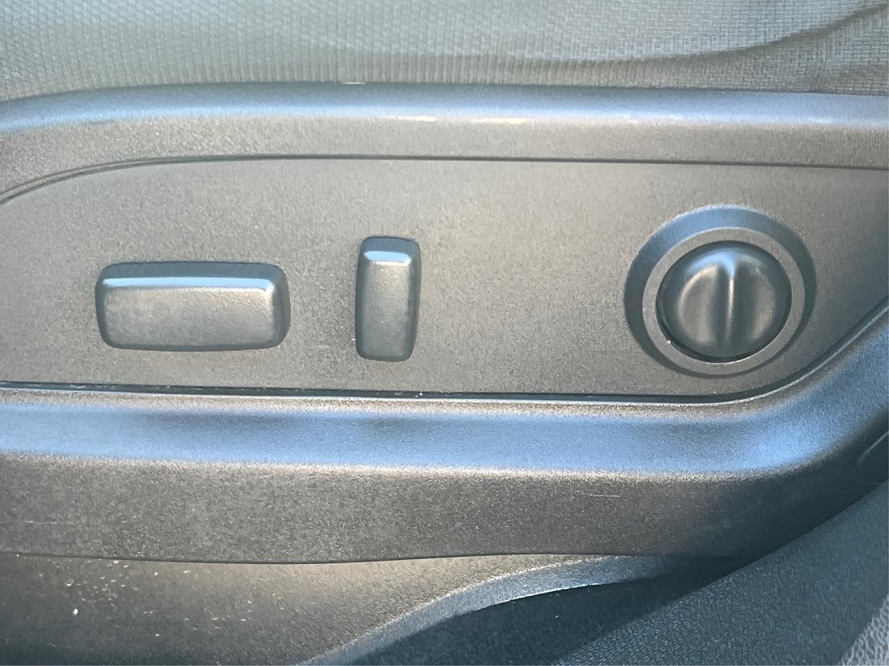 2017 Chevrolet Traverse LT w-2LT PANO 7 SEATS 1OWNER WE FINANCE ALL CREDIT Photo