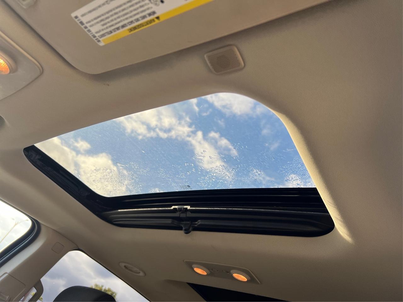 2017 Chevrolet Traverse LT w-2LT PANO 7 SEATS 1OWNER WE FINANCE ALL CREDIT Photo