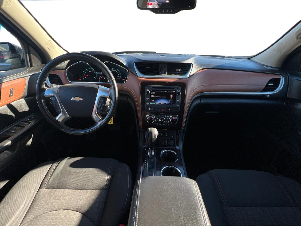 2017 Chevrolet Traverse LT w-2LT PANO 7 SEATS 1OWNER WE FINANCE ALL CREDIT Photo