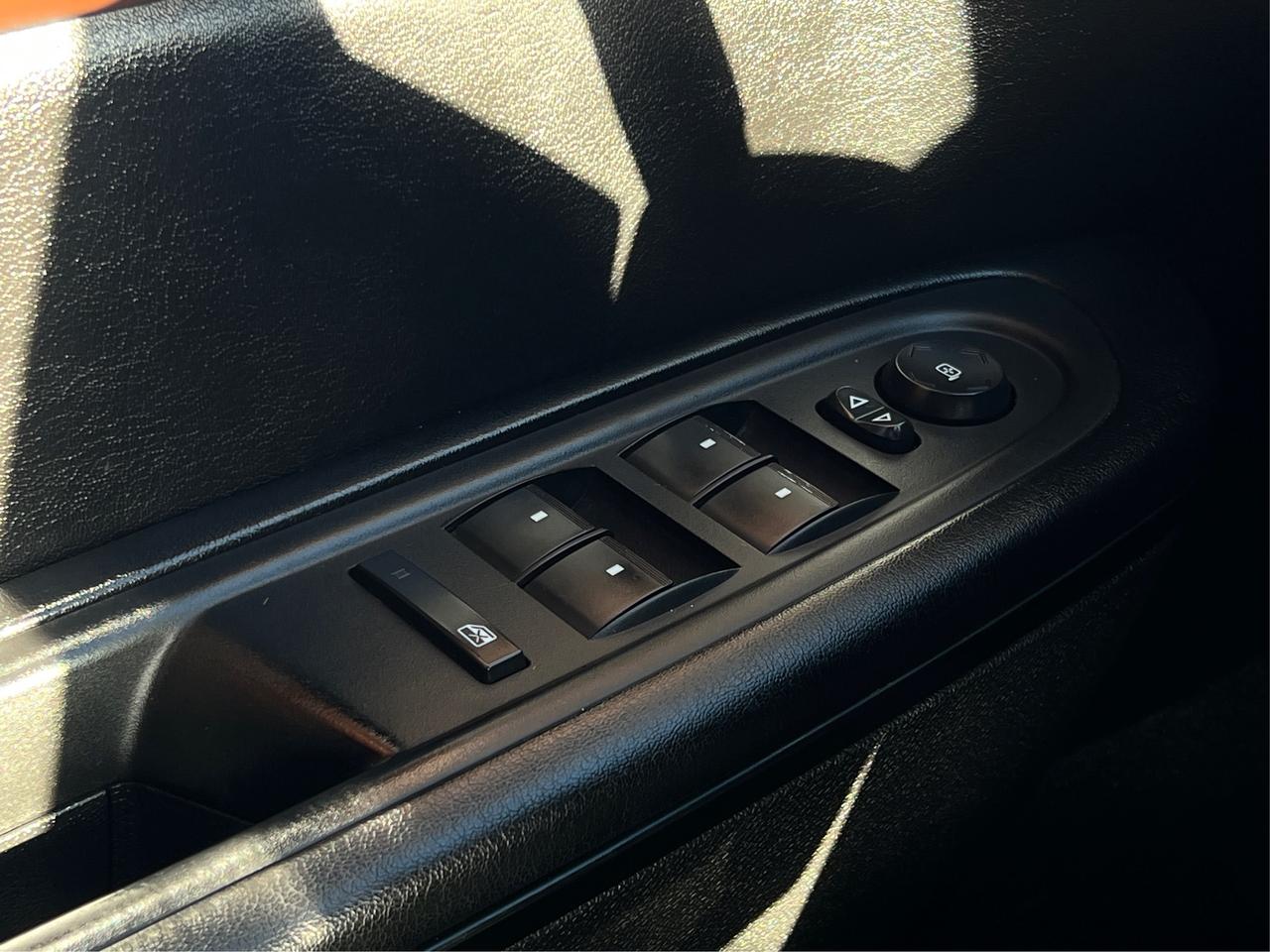 2017 Chevrolet Traverse LT w-2LT PANO 7 SEATS 1OWNER WE FINANCE ALL CREDIT Photo