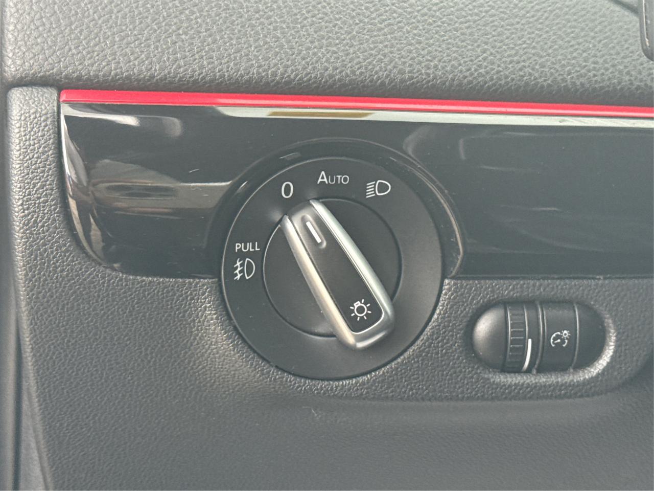 2017 Volkswagen Jetta Sedan NAV LEATHER SUNROOF LOADED! WE FINANCE ALL CREDIT Photo