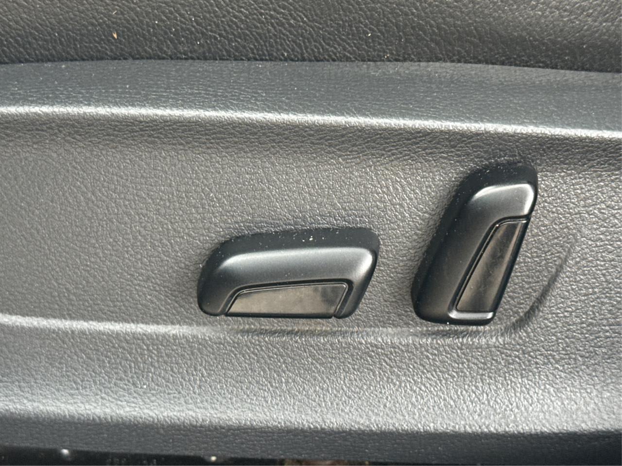 2017 Volkswagen Jetta Sedan NAV LEATHER SUNROOF LOADED! WE FINANCE ALL CREDIT Photo