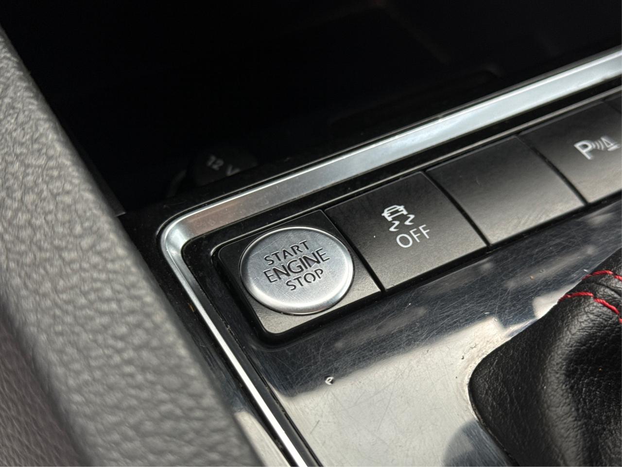 2017 Volkswagen Jetta Sedan NAV LEATHER SUNROOF LOADED! WE FINANCE ALL CREDIT Photo