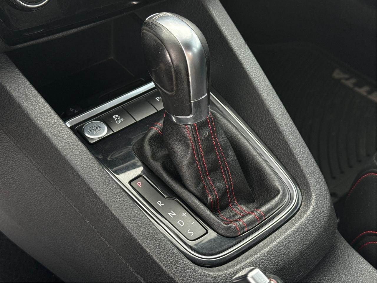 2017 Volkswagen Jetta Sedan NAV LEATHER SUNROOF LOADED! WE FINANCE ALL CREDIT Photo