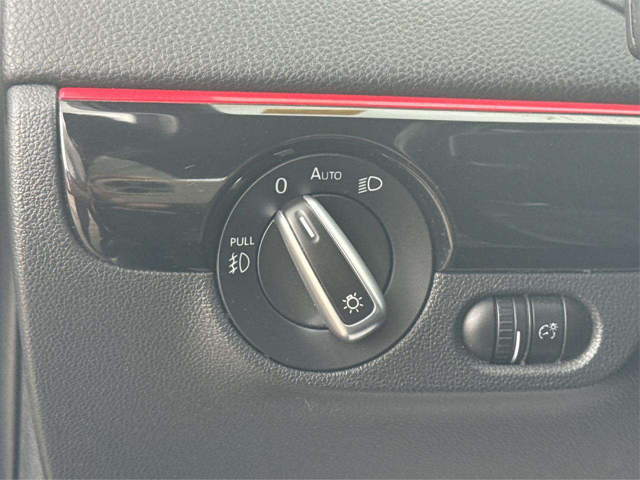 2017 Volkswagen Jetta Sedan NAV LEATHER SUNROOF LOADED! WE FINANCE ALL CREDIT Photo