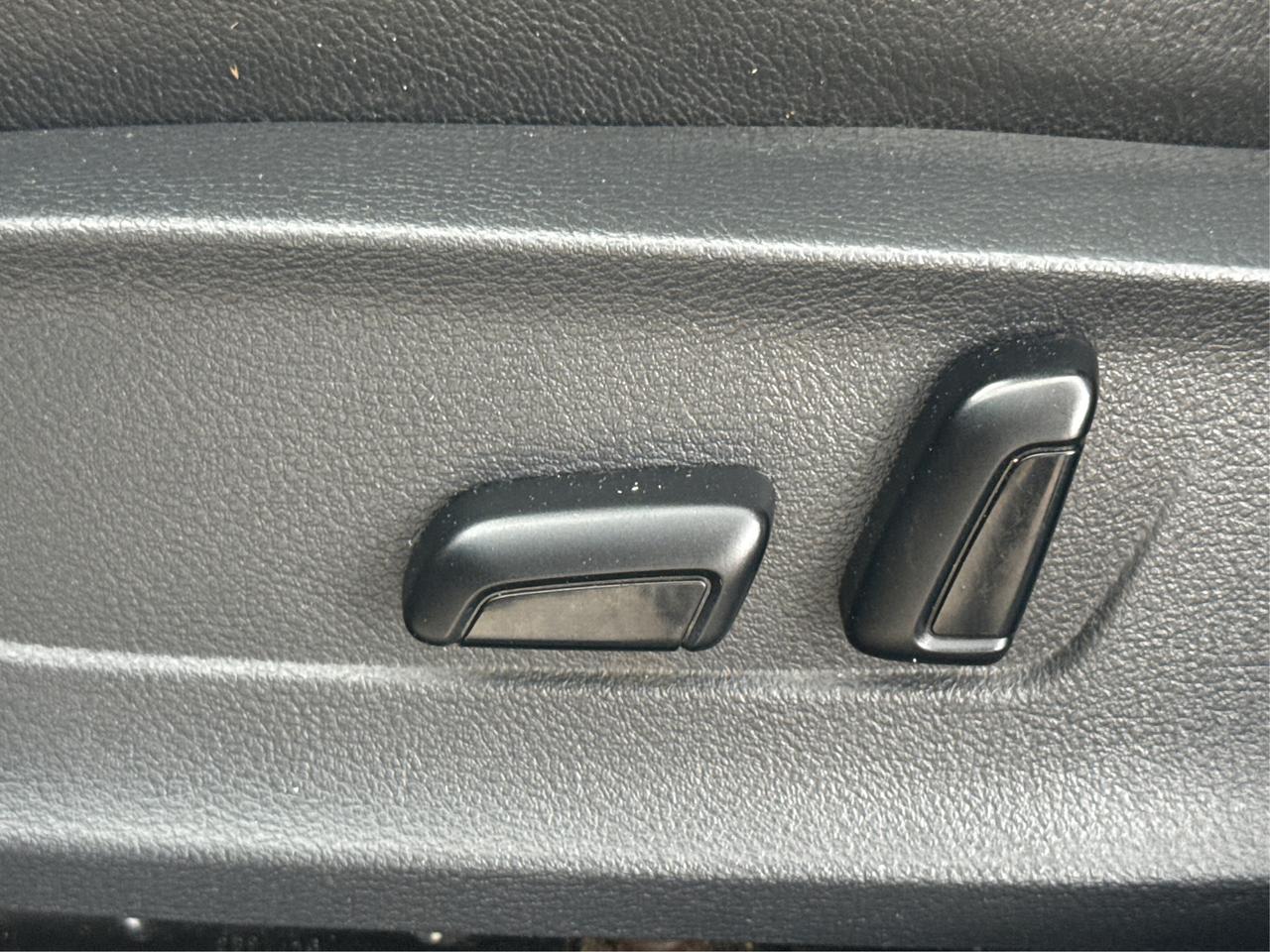 2017 Volkswagen Jetta Sedan NAV LEATHER SUNROOF LOADED! WE FINANCE ALL CREDIT Photo