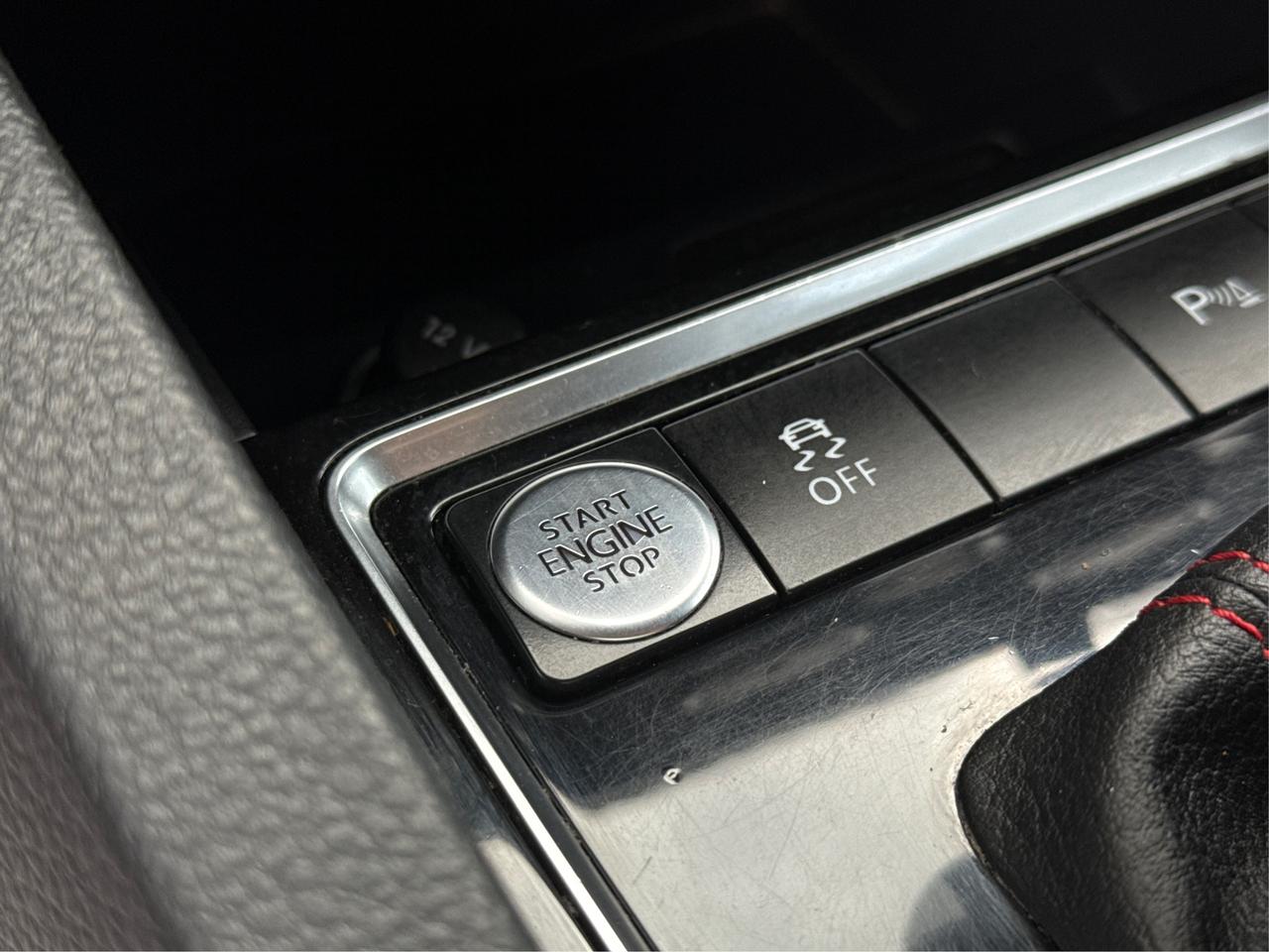 2017 Volkswagen Jetta Sedan NAV LEATHER SUNROOF LOADED! WE FINANCE ALL CREDIT Photo