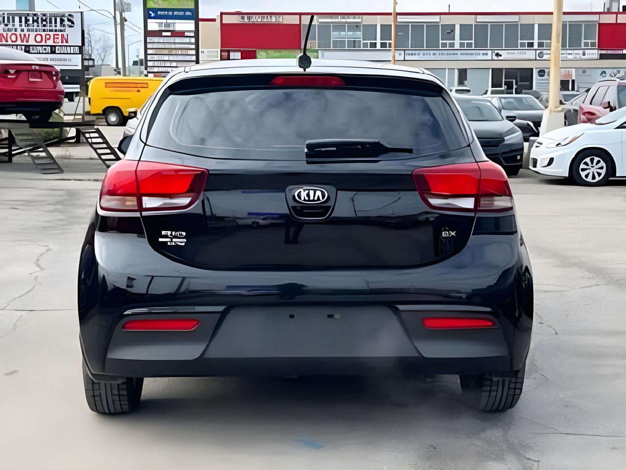 2019 Kia Rio 5-door SPORT SUNROOF LOADED MINT! WE FINANCE ALL CREDIT! Photo3