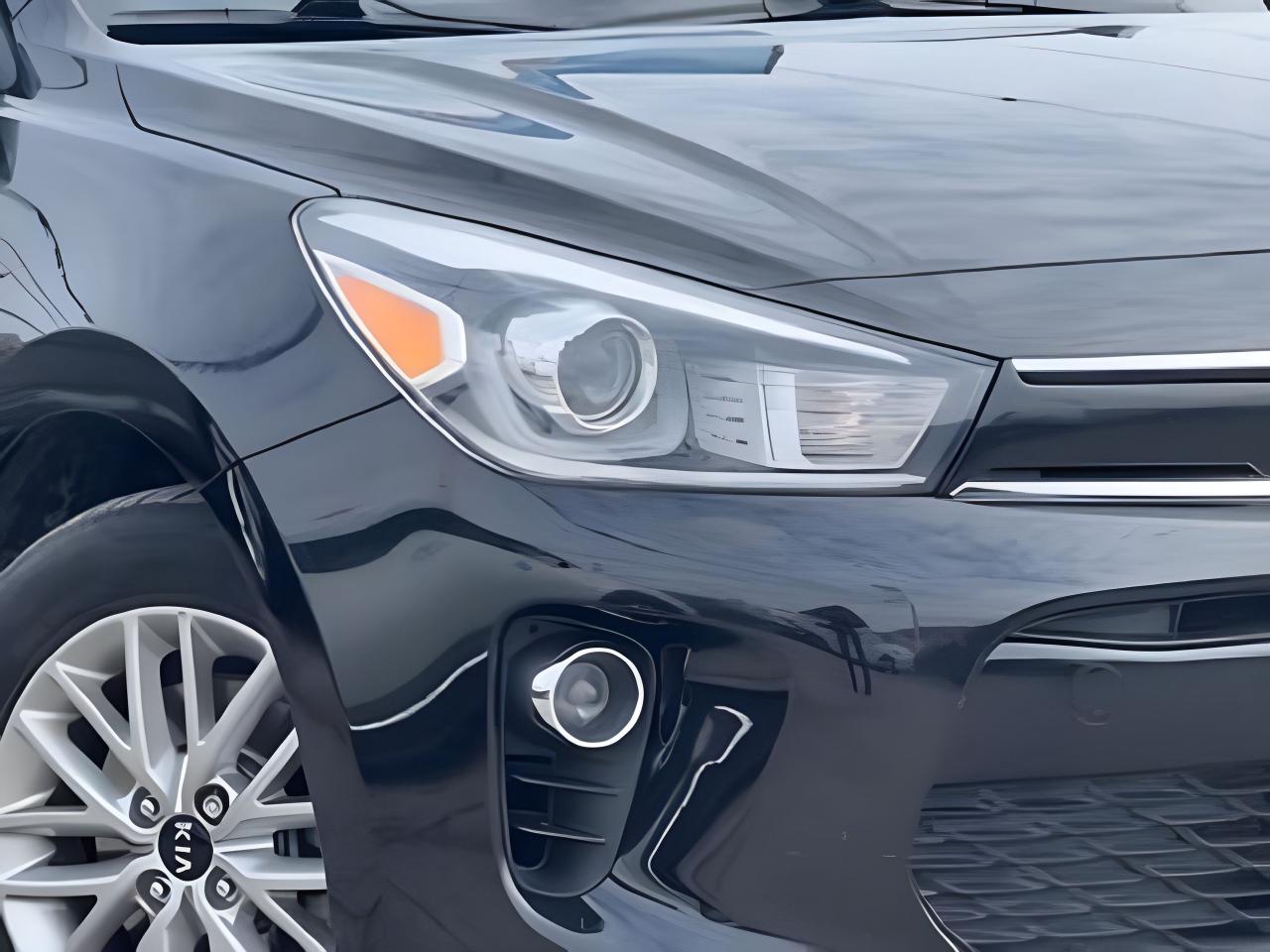 2019 Kia Rio 5-door SPORT SUNROOF LOADED MINT! WE FINANCE ALL CREDIT! Photo