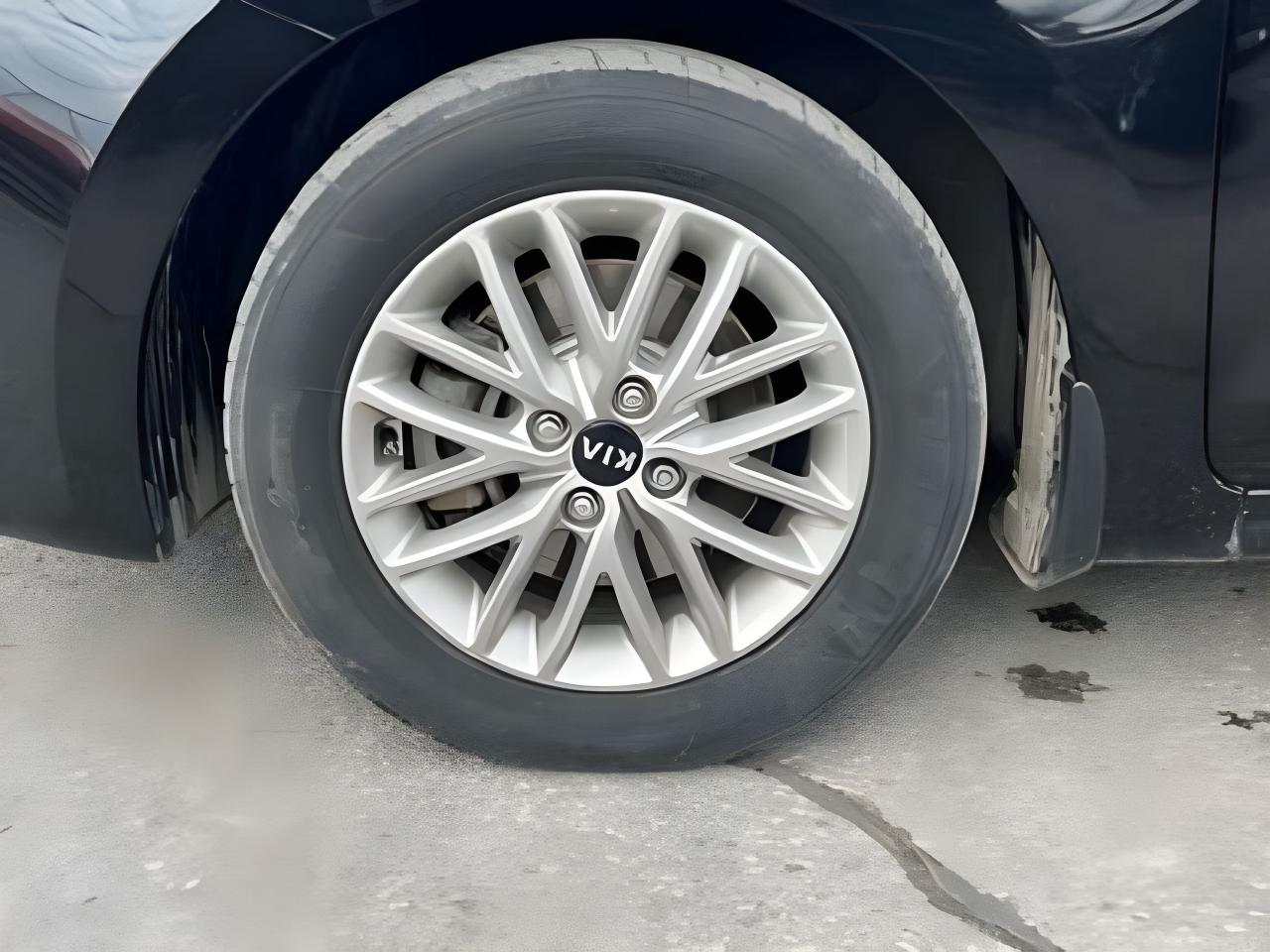 2019 Kia Rio 5-door SPORT SUNROOF LOADED MINT! WE FINANCE ALL CREDIT! Photo