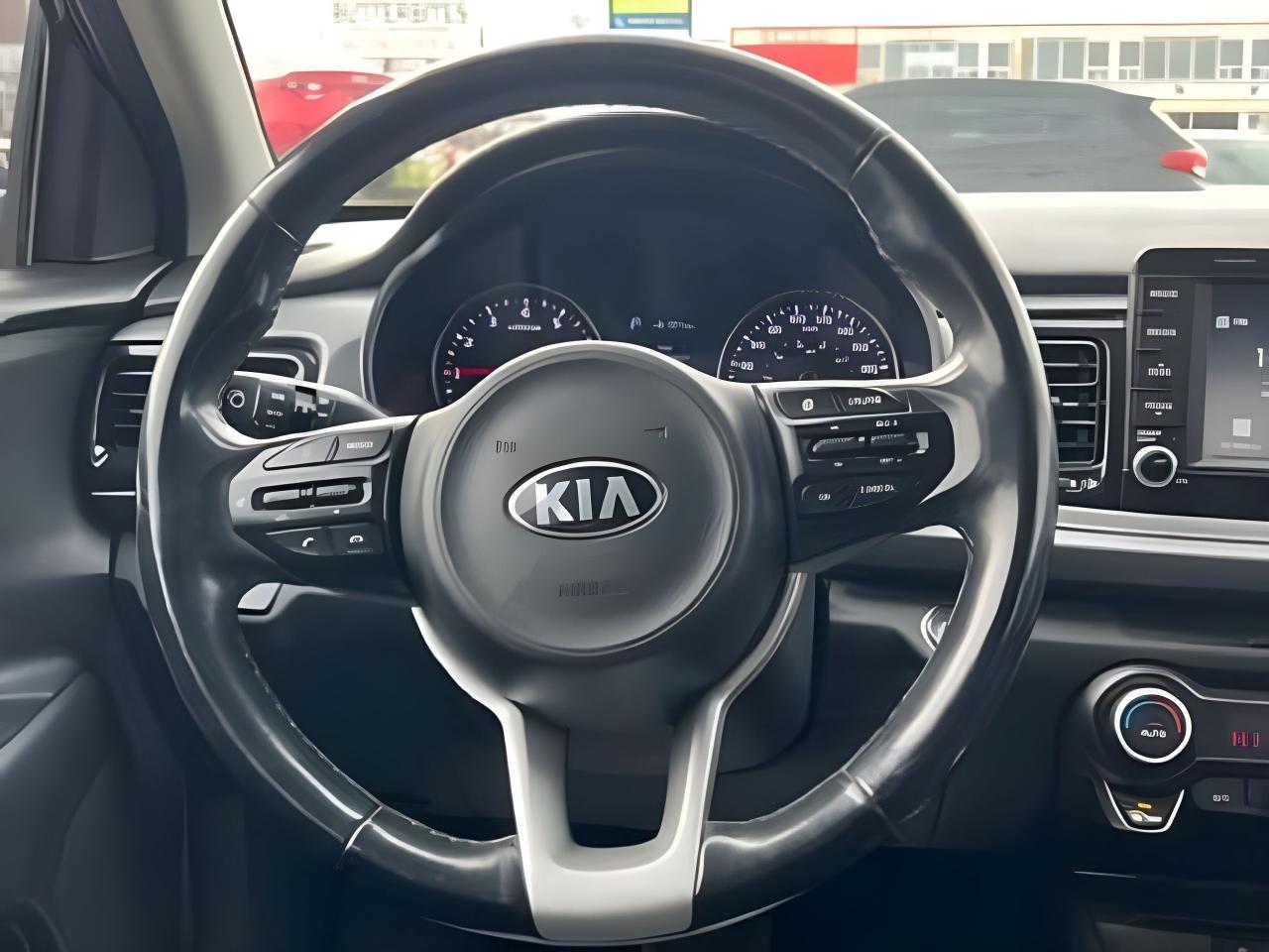 2019 Kia Rio 5-door SPORT SUNROOF LOADED MINT! WE FINANCE ALL CREDIT! Photo