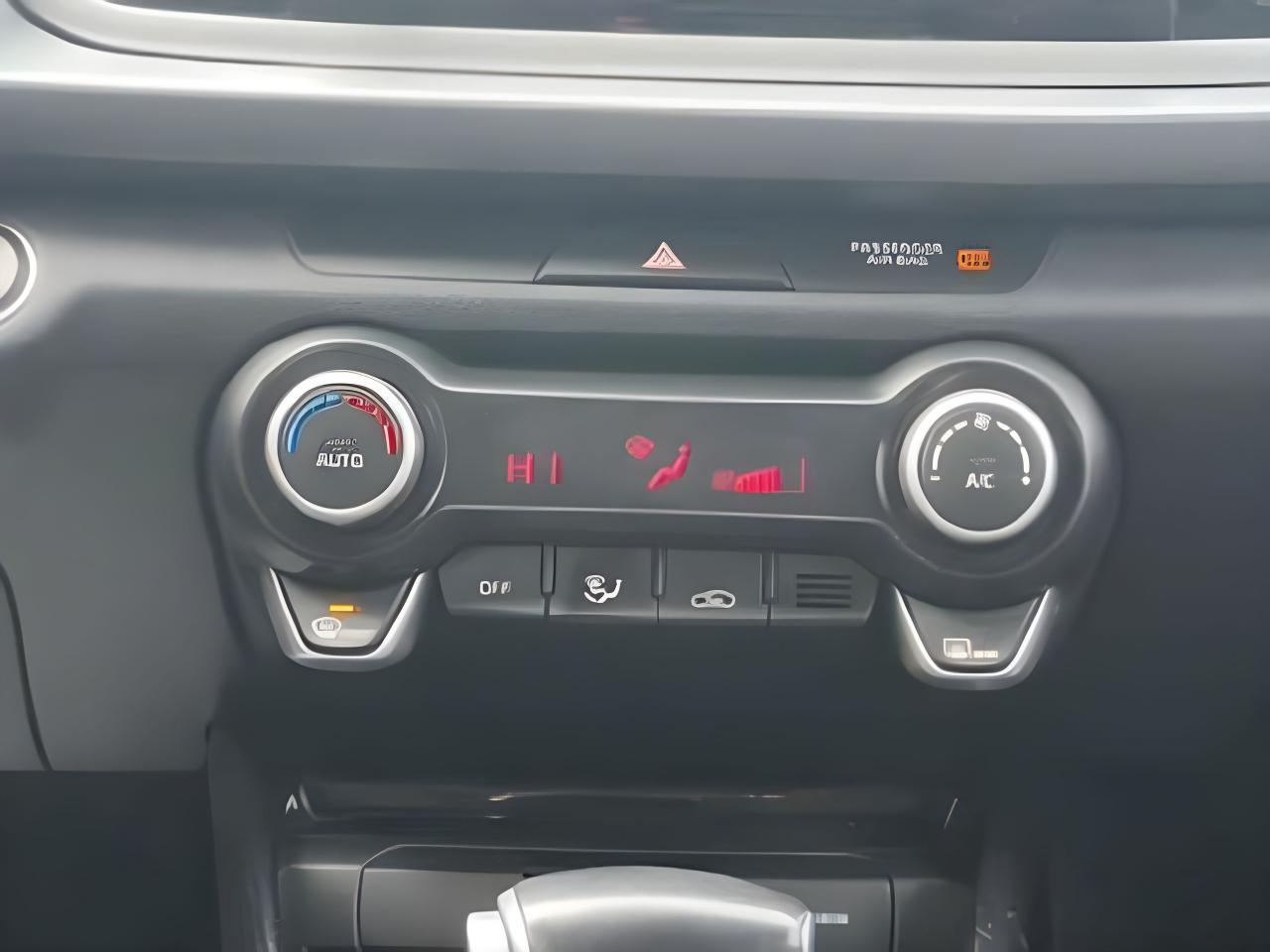 2019 Kia Rio 5-door SPORT SUNROOF LOADED MINT! WE FINANCE ALL CREDIT! Photo