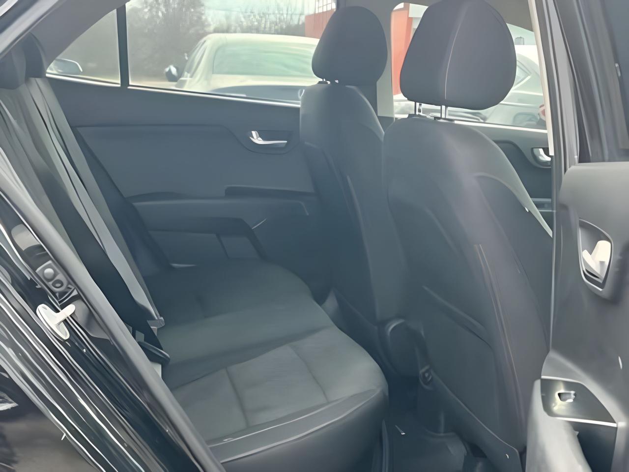 2019 Kia Rio 5-door SPORT SUNROOF LOADED MINT! WE FINANCE ALL CREDIT! Photo