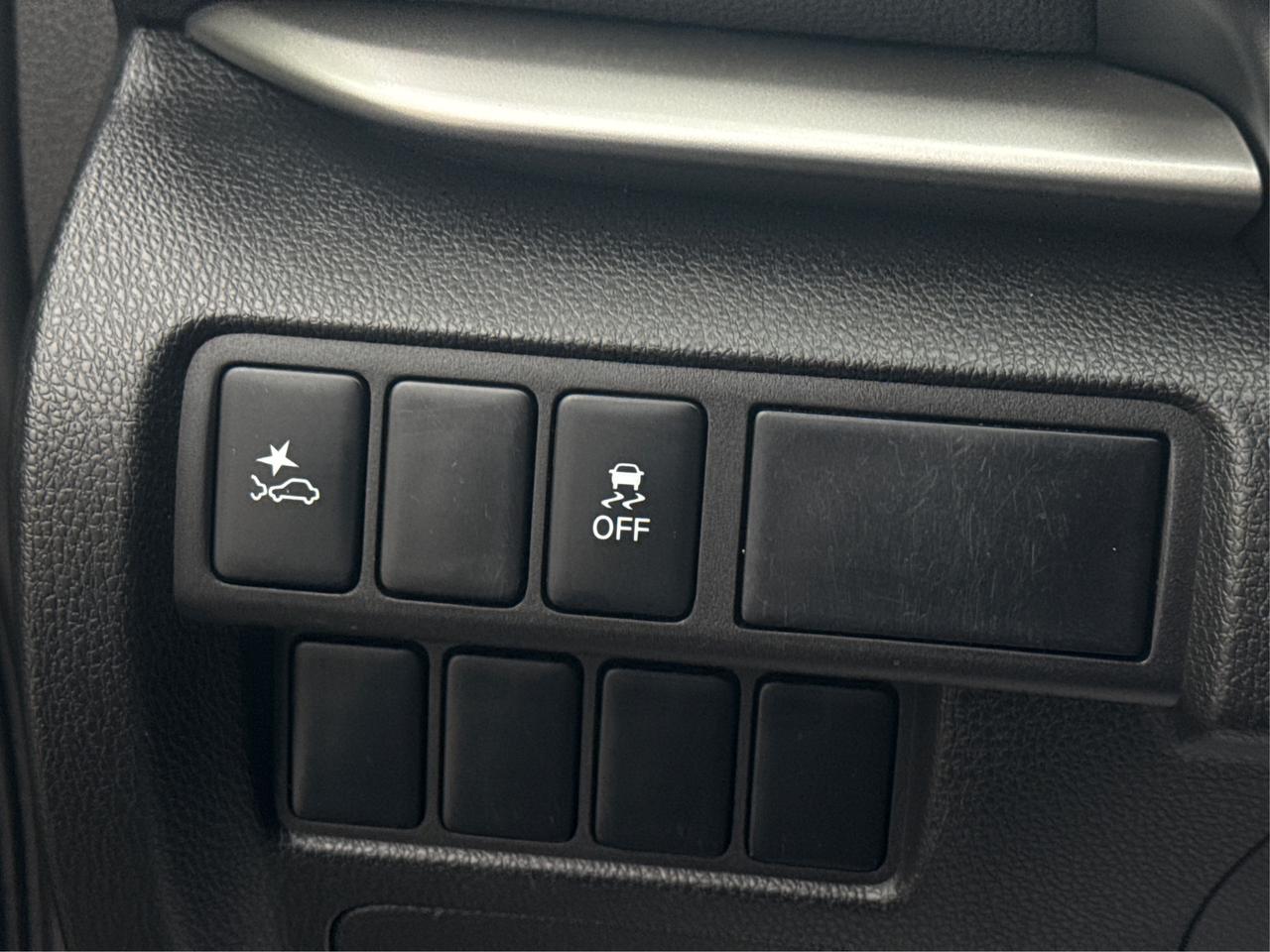 2023 Mitsubishi Eclipse Cross AWD HEATED SEATS REAR CAM WE FINANCE ALL CREDIT Photo