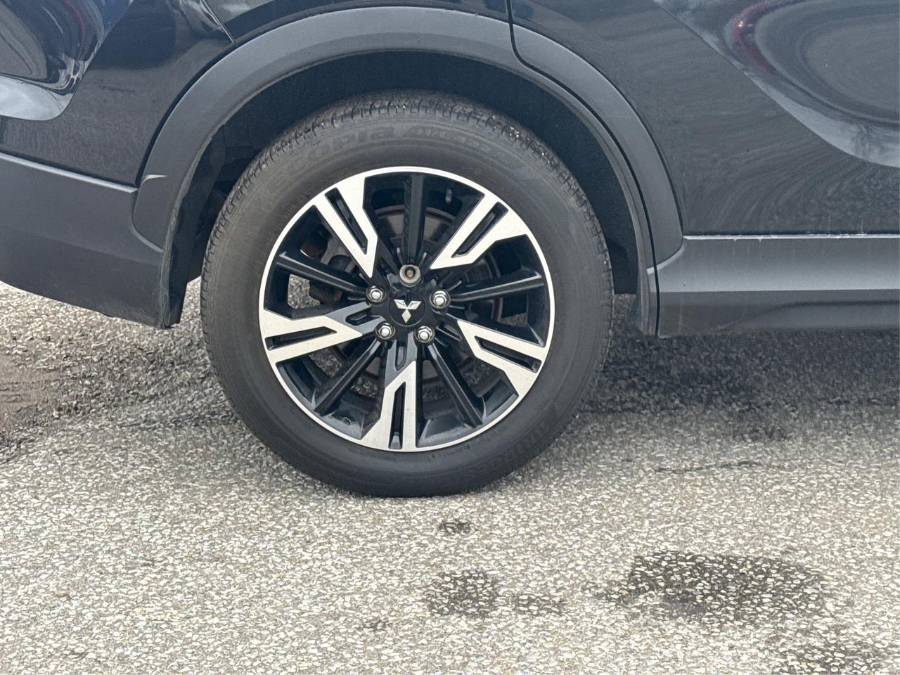 2023 Mitsubishi Eclipse Cross AWD HEATED SEATS REAR CAM WE FINANCE ALL CREDIT Photo