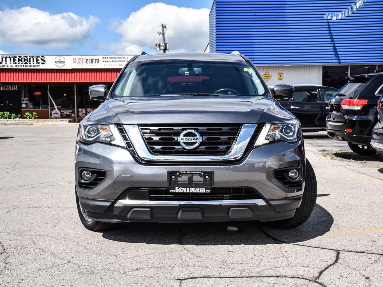 2017 Nissan Pathfinder Platinum DVD NAV LEATHR ROOF WE FINANCE ALL CREDIT Photo