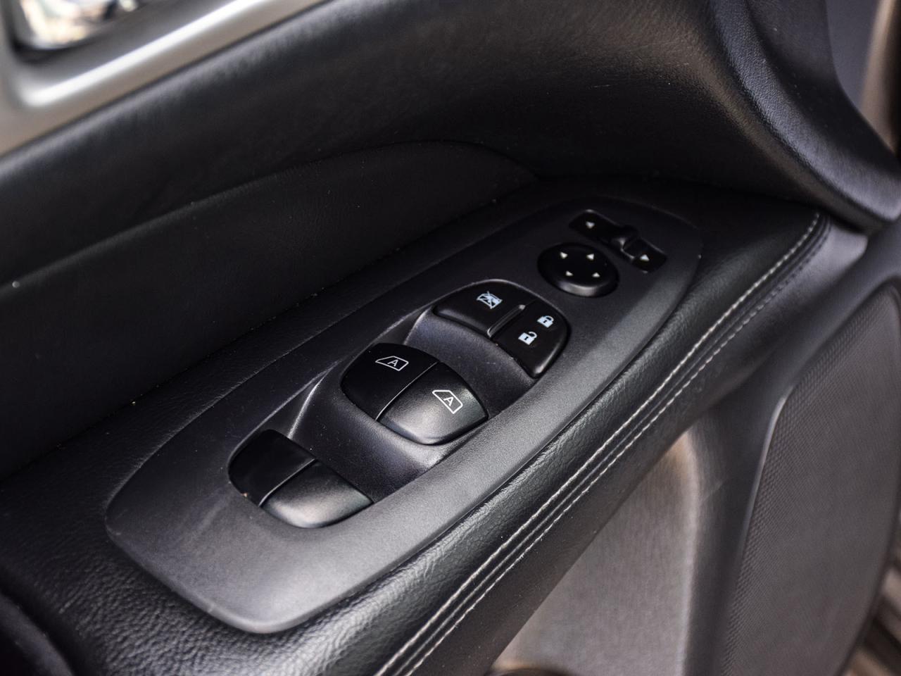 2017 Nissan Pathfinder Platinum DVD NAV LEATHR ROOF WE FINANCE ALL CREDIT Photo