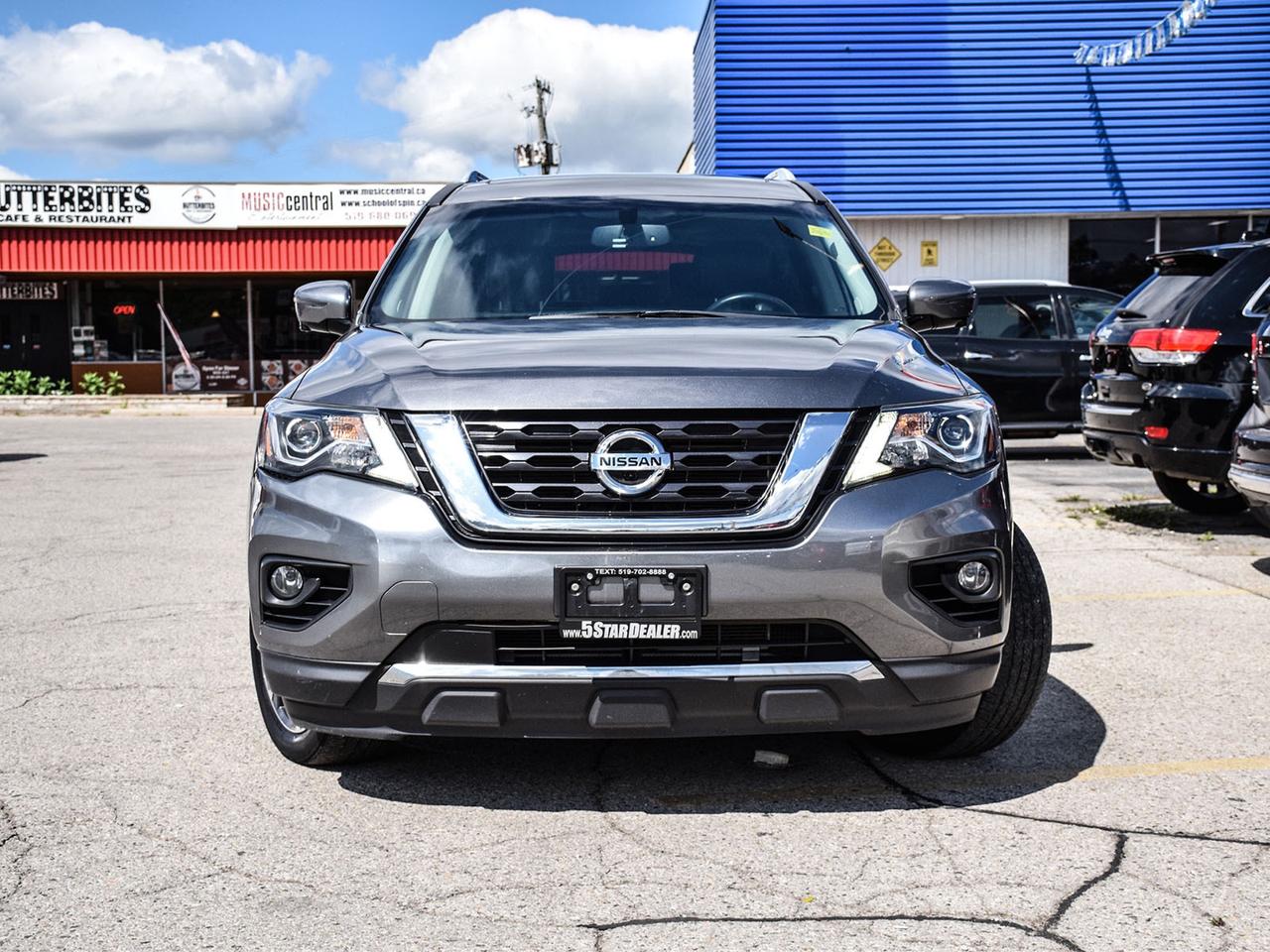 2017 Nissan Pathfinder Platinum DVD NAV LEATHR ROOF WE FINANCE ALL CREDIT Photo3