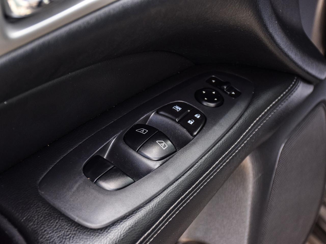 2017 Nissan Pathfinder Platinum DVD NAV LEATHR ROOF WE FINANCE ALL CREDIT Photo