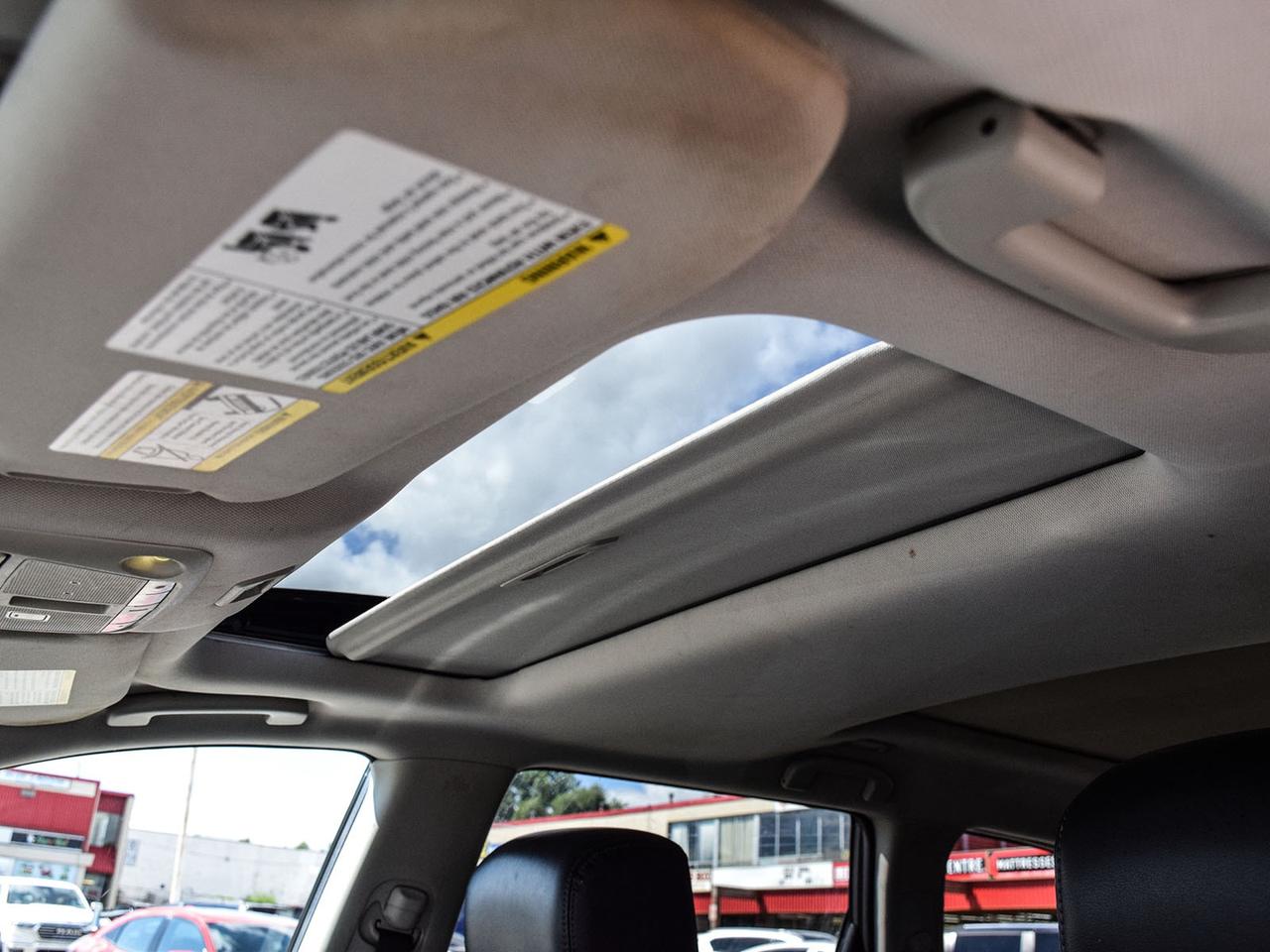 2017 Nissan Pathfinder Platinum DVD NAV LEATHR ROOF WE FINANCE ALL CREDIT Photo