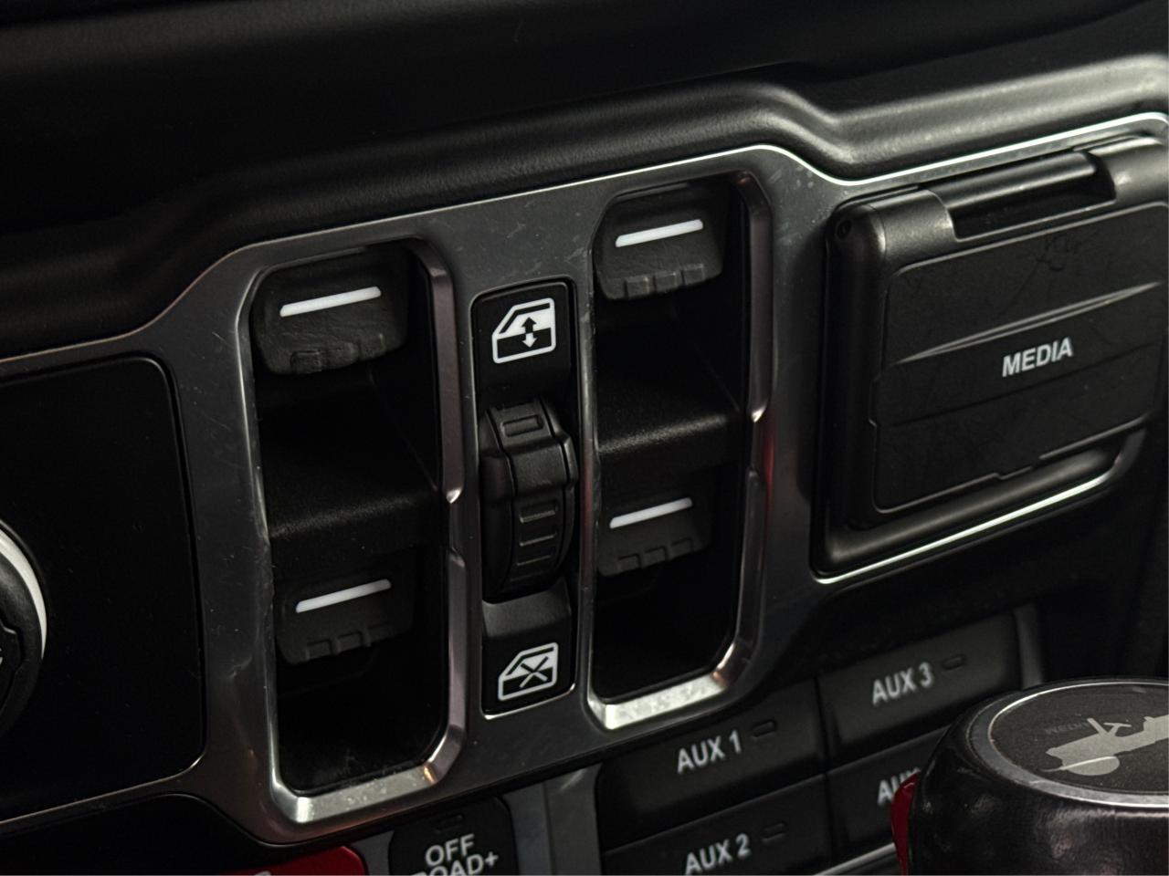 2021 Jeep Wrangler AWD LEATHER REAR CAM WE FINANCE ALL CREDIT! Photo