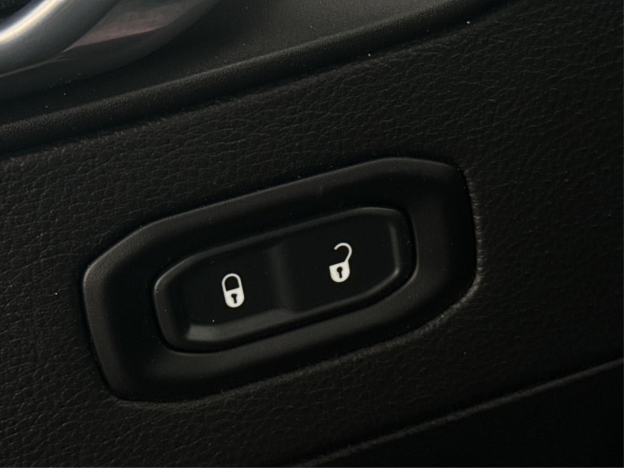 2021 Jeep Wrangler AWD LEATHER REAR CAM WE FINANCE ALL CREDIT! Photo