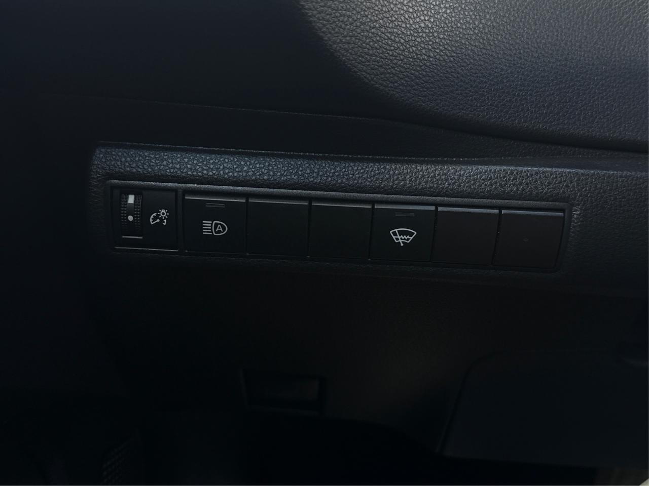 2024 Toyota Corolla LE HEATED SEATS MINT! WE FINANCE ALL CREDIT! Photo