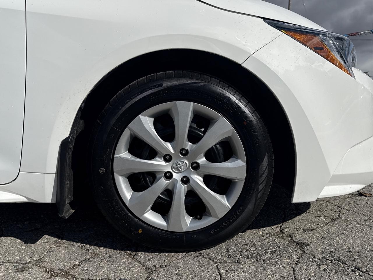 2024 Toyota Corolla LE HEATED SEATS MINT! WE FINANCE ALL CREDIT! Photo