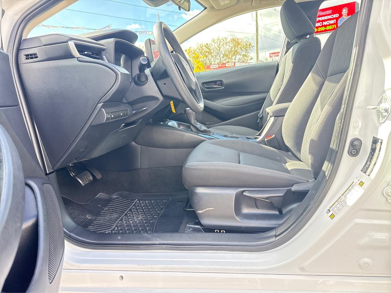 2024 Toyota Corolla LE HEATED SEATS MINT! WE FINANCE ALL CREDIT! Photo