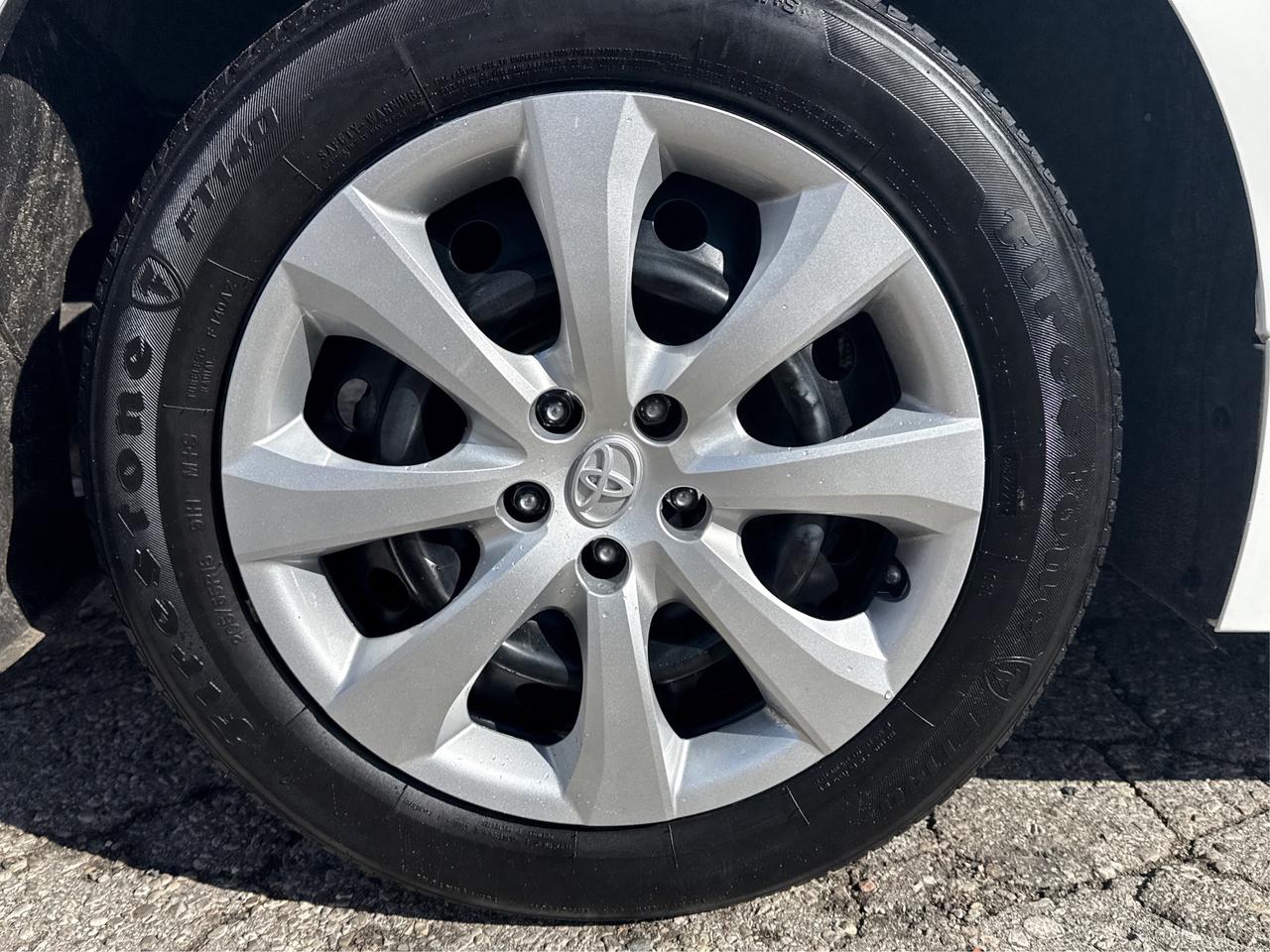 2024 Toyota Corolla LE HEATED SEATS MINT! WE FINANCE ALL CREDIT! Photo