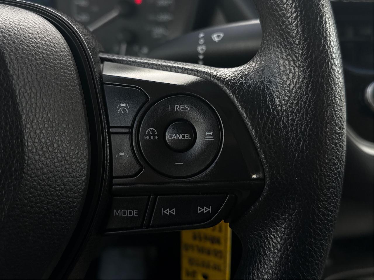 2024 Toyota Corolla LE HEATED SEATS MINT! WE FINANCE ALL CREDIT! Photo