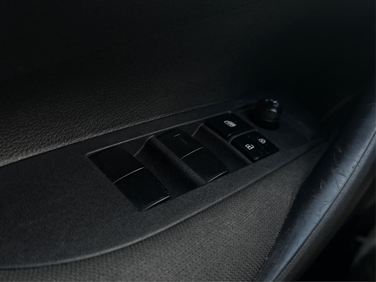 2024 Toyota Corolla LE HEATED SEATS MINT! WE FINANCE ALL CREDIT! Photo