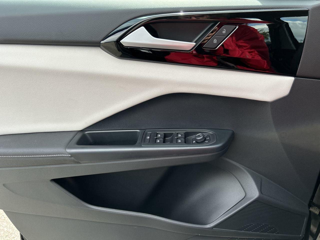 2026 Volkswagen Taos Trendline 4MOTION AWD  1.5T  Keyless Access  Push- Photo