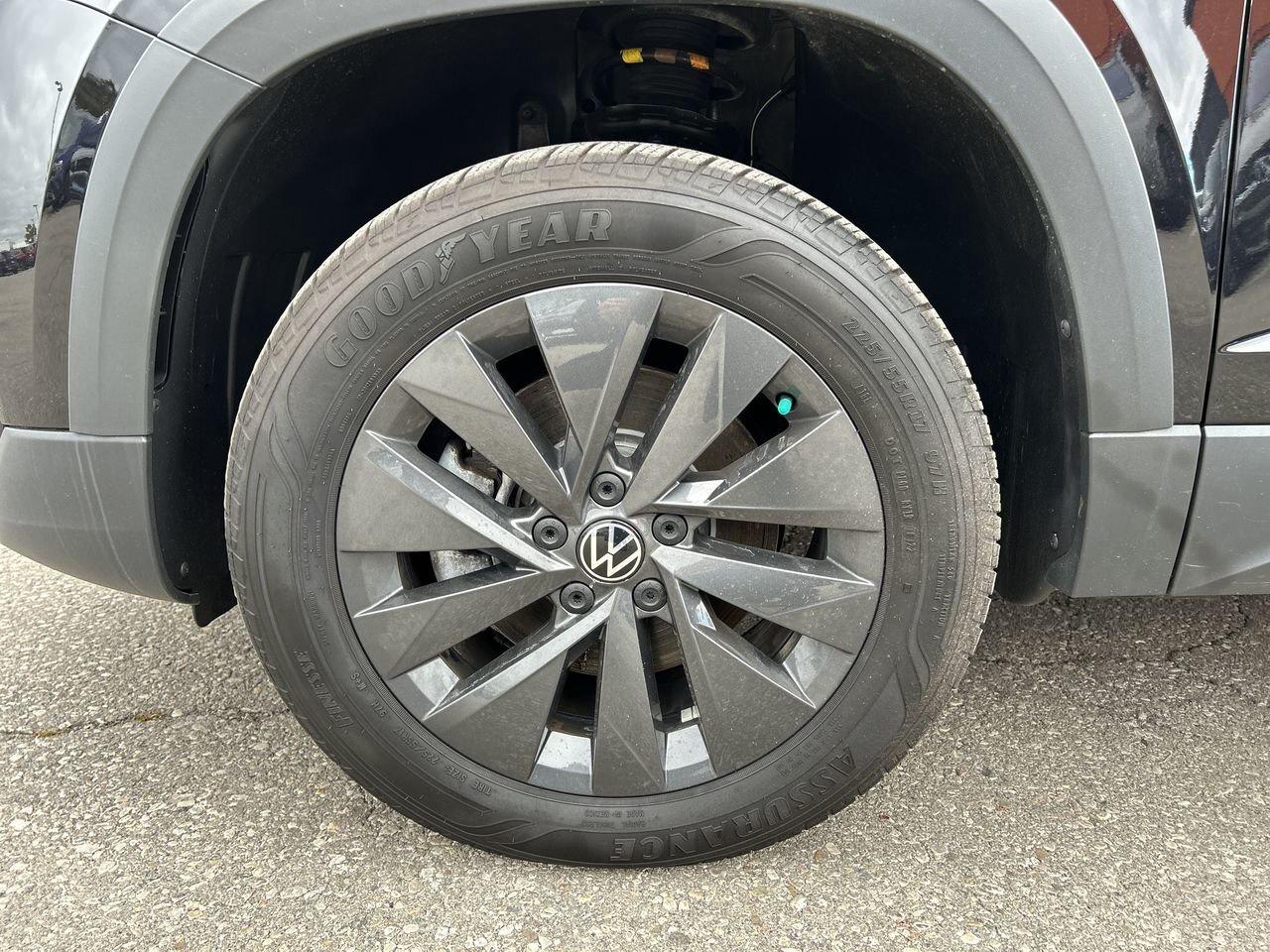 2022 Volkswagen Taos Trendline 1.5T 4MOTION Multi-Drive Modes  AWD  Hea Photo