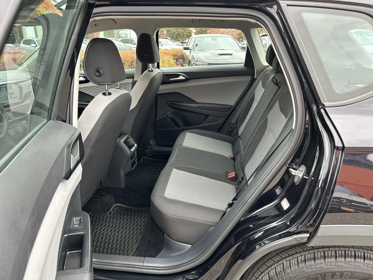 2022 Volkswagen Taos Trendline 1.5T 4MOTION Multi-Drive Modes  AWD  Hea Photo