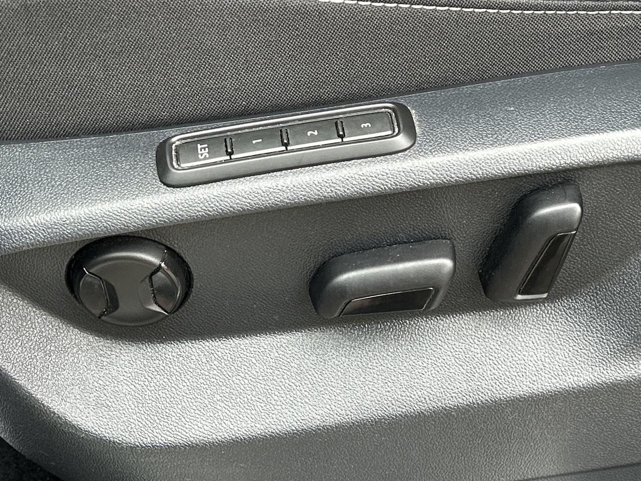 2022 Volkswagen Tiguan Highline 2.0T 4MOTION ALL AROUND NEW TIRES  Panora Photo